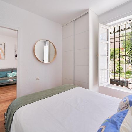 Villa Rosita Suites En Playa De La Malagueta Con Terraza Málaga Exteriör bild